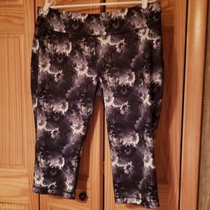 Danskin Womens Crop Pant